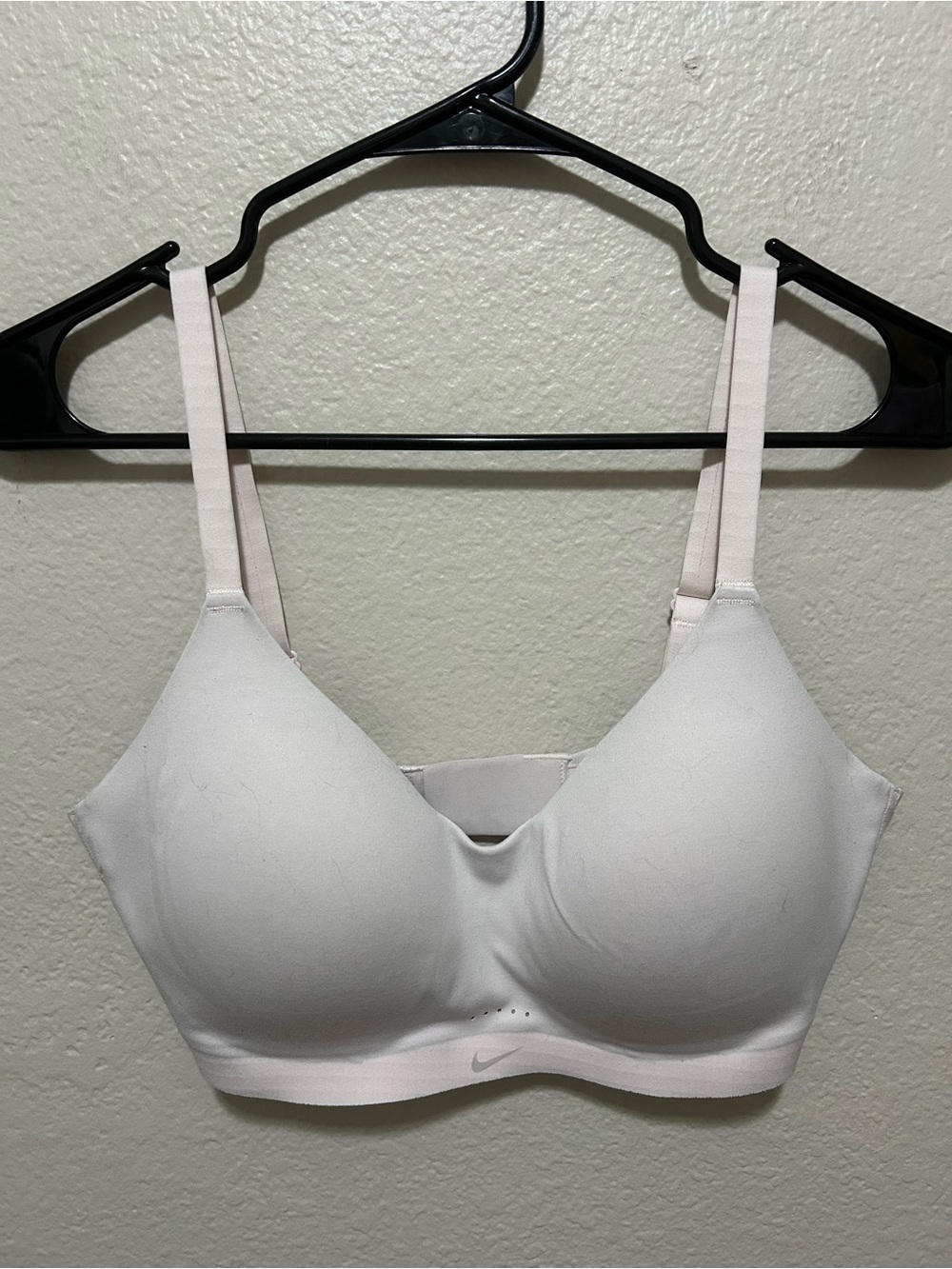 Nike Wireless Back Clasp Bra Size Medium Black Soft Cup Comfort Athleisure